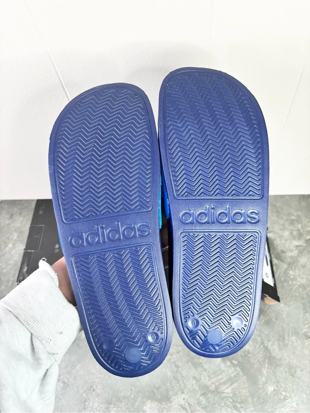 Adidas Unisex-Child Adilette Shower Slides blue white stripe new size 6 big kid
